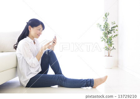 年輕的女士 年輕的女士 13729210