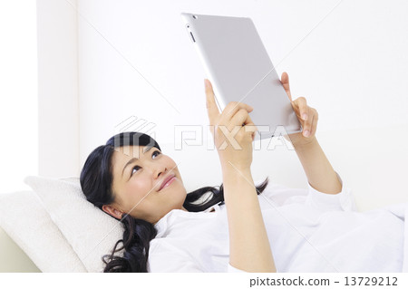 年輕的女士 年輕的女士 13729212