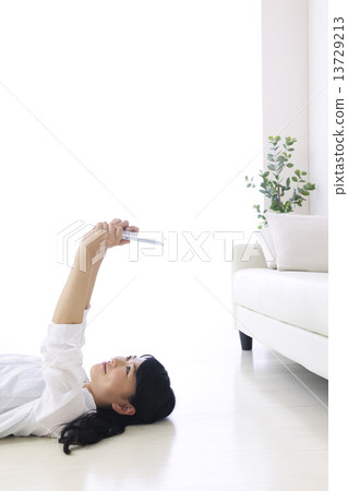 年輕的女士 年輕的女士 13729213