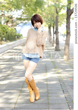 Young lady portrait 13729506