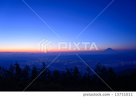 Mt. Fuji in the Kofu basin before dawn Mt. Fuji in the Kofu basin before dawn 13731011