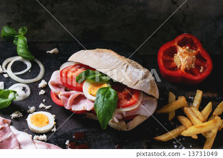 Sandwich wth fried potatoes Sandwich wth fried potatoes 13731049