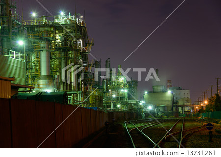 Night view of the Kanagawa Kawasaki plant 13731261