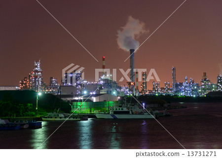 Night view of the Kanagawa Kawasaki plant 13731271
