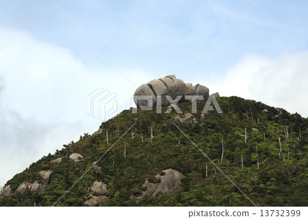 Megalith at the summit (Yakushima Mikake) Megalith at the summit (Yakushima Mikake) 13732399