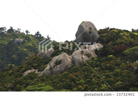 Megalith at the summit (Yakushima Mikake) Megalith at the summit (Yakushima Mikake) 13732401