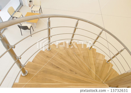 screw, wooden staircase in room 13732631