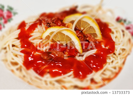 napolitan spaghetti with ketchup 13733373