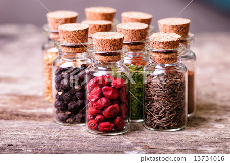spices in bottles 13734016