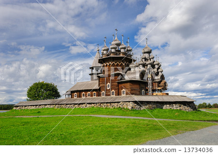 Wooden church at Kizhi under reconstruction 13734036