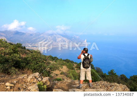 Photographer and traveler photographs beautiful seascape Photographer and traveler photographs beautiful seascape 13734087