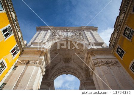 The Rua Augusta Arch in Lisbon. Here are the sculptures made of 13734385