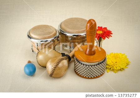 Percussions 13735277