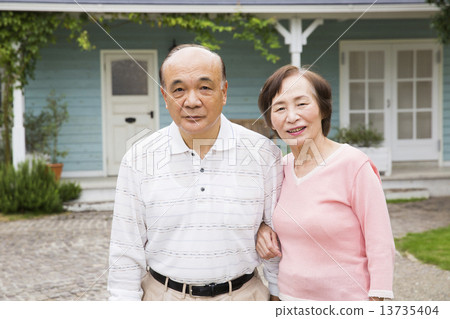 Senior couple Senior couple 13735404