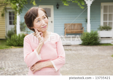 Senior women Senior women 13735421