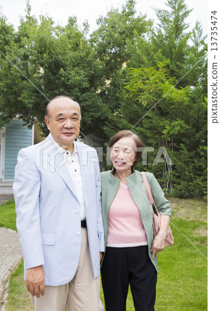 Senior couple 13735474