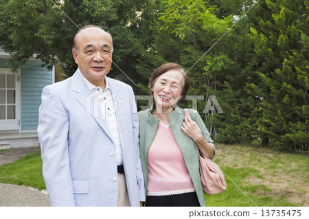 年長夫婦 13735475
