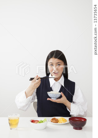 School girls who eat rice 13735654