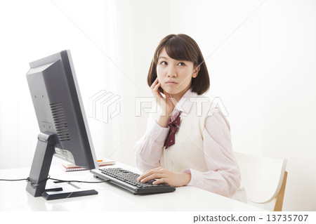 School girl who operates a computer 13735707