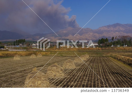 Shot from the southern Aso eruption of Aso in the world for the first time in 20 years 13736349