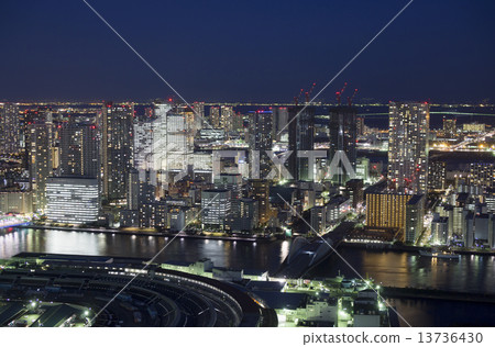 Tsukiji Harumi Toyosu Tsukishima方向夜景與許多塔公寓在線 13736430