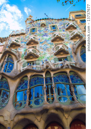Casa Batllo垂直位置巴塞羅那西班牙晴朗 13737677