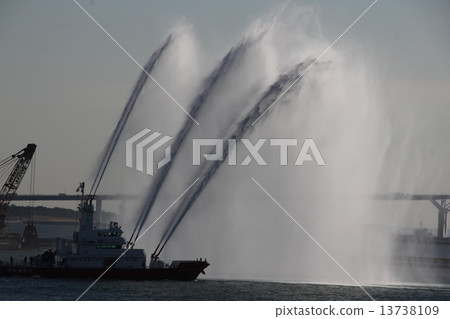 Firefighting of firefighting boats all at once 13738109