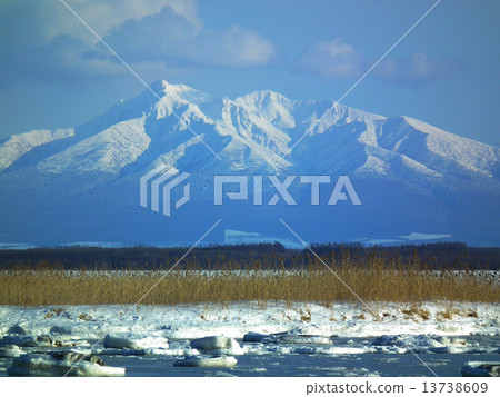 Dynasty lake in winter Dynasty lake in winter 13738609