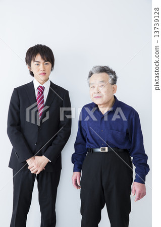 新生和高級男性 13739128