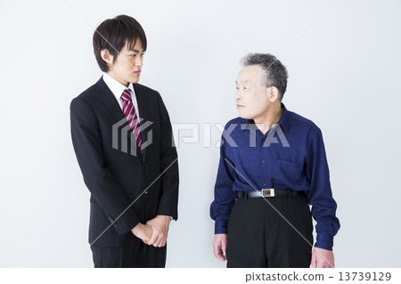 新生和高級男性 13739129