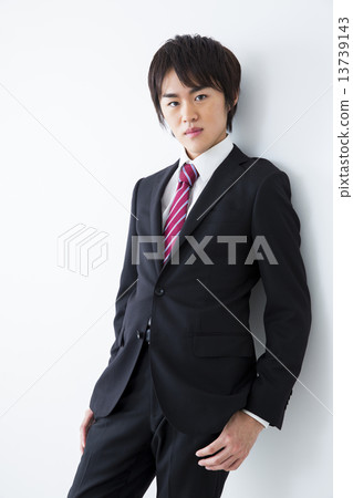 A young man in a suit 13739143