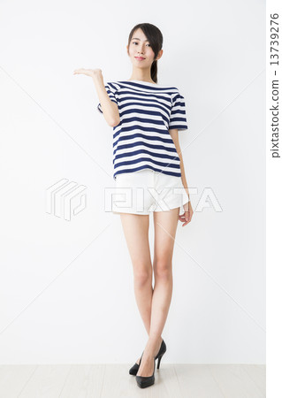 Portrait young lady 13739276