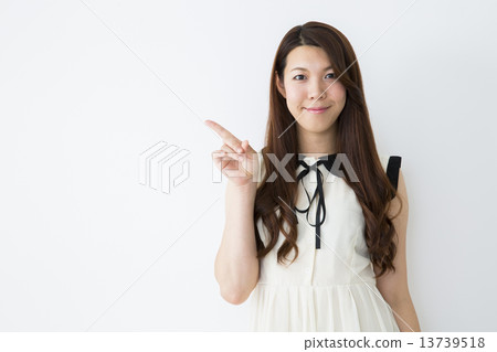 肖像中間婦女 13739518