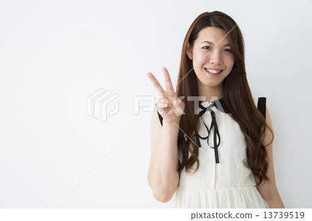 肖像中間婦女 13739519