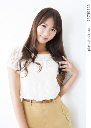Portrait young lady Portrait young lady 13739523