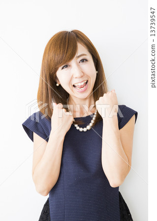肖像中間婦女 13739547