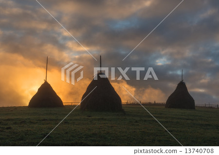 haystack 13740708