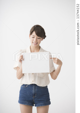 有白板的一名婦女 13744152
