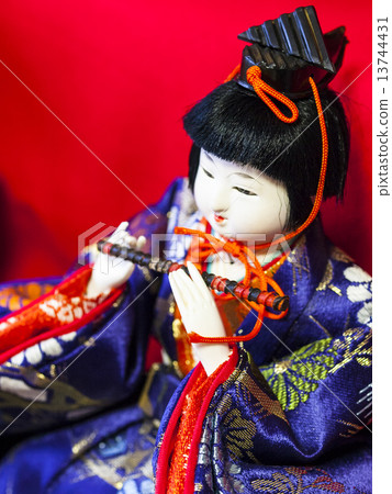 Five people (whistle) 13744431