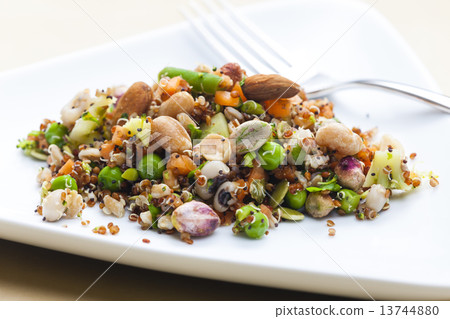 legume salad with almonds 13744880