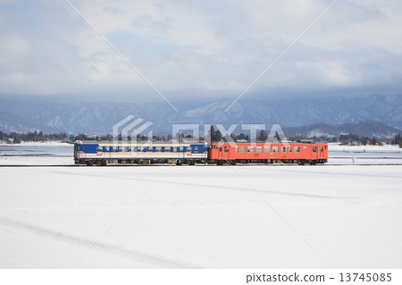 Yonezaka Line Kiha 52 + Kiha 40 13745085