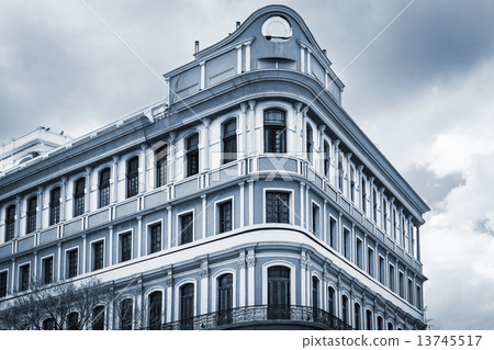 house with windows 13745517