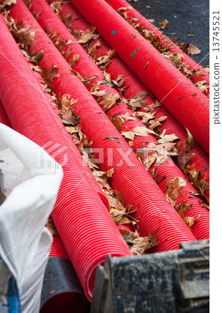 laying red water pipe 13745521