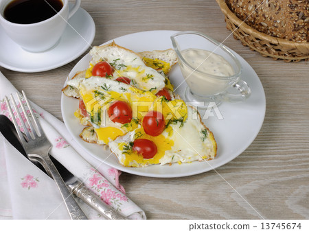 Scrambled eggs with tomatoes Scrambled eggs with tomatoes 13745674