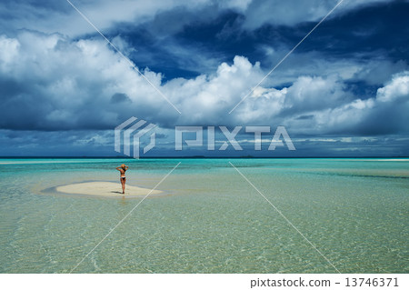 Woman at beach 13746371