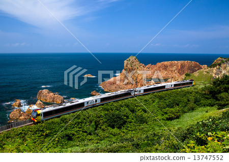 The Resort Shirami going along the coastline of the Godoyo / Nishitsugaru (Kumage Ritsuko) 13747552