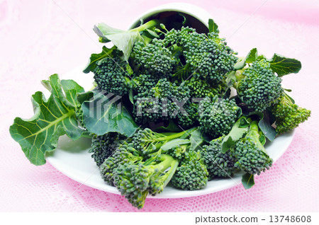 Fresh green broccoli 13748608