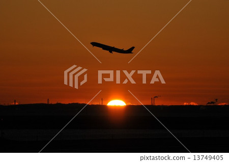 朝日和飛機 13749405