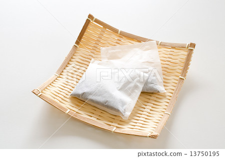 Tea bag of barley tea 13750195