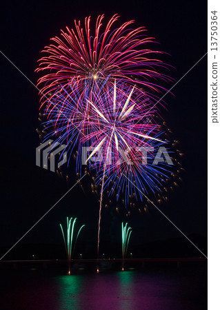 Tsunagi Onsen Gosho Lake Festival（煙花匯演） 13750364